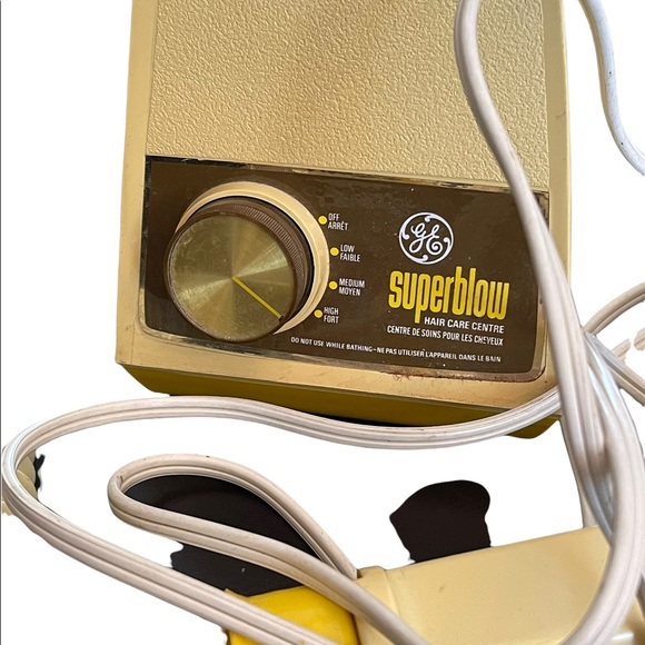 Vintage 1970s GE Superblow Pistol blow dryer with multiple settings. 💗 - Picture 3 of 10